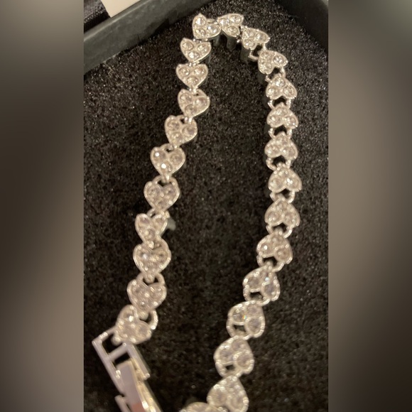 Silver Tone Crystal Heart Bracelet NIB - Picture 11 of 14